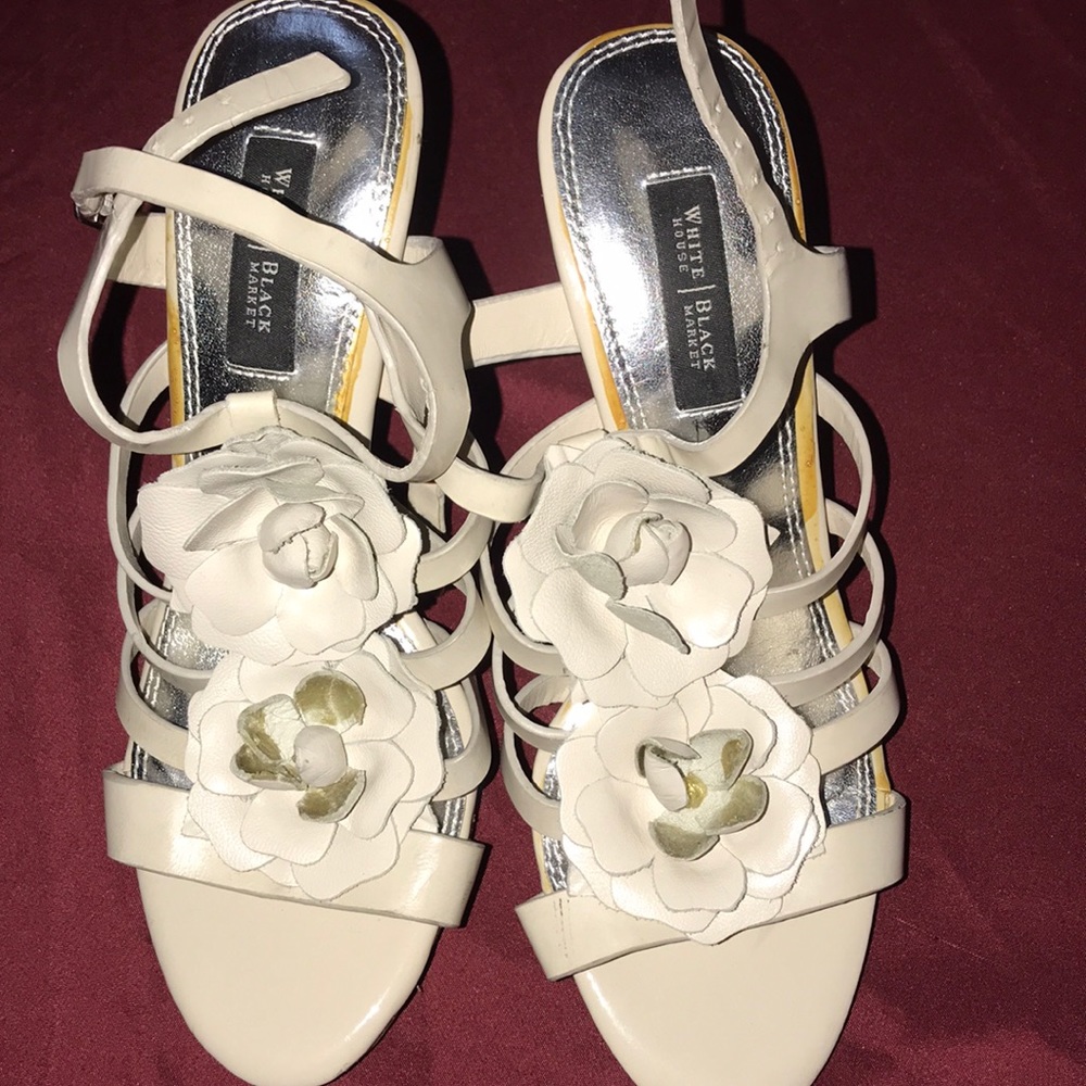 WHBM White House black market cream heels 5.5